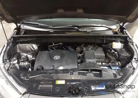 2018 Toyota Highlander Xle z USA, uszkodzony, nr VIN 5TDJZRFH7JS891334